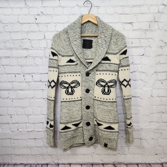 Aritzia TNA Lambswool Cowichan Sea to Sky Zip Sweater Gray Cardigan Wool Cabin